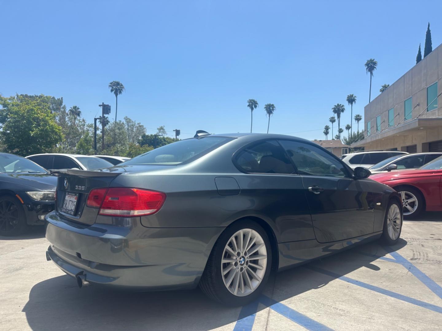 2009 Gray /BEIGE BMW 3-Series 335i Coupe (WBAWB73589P) with an 3.0L L6 DOHC 24V engine, AUTOMATIC transmission, located at 30 S. Berkeley Avenue, Pasadena, CA, 91107, (626) 248-7567, 34.145447, -118.109398 - Looking for a stylish and powerful vehicle in Pasadena, CA? Explore our inventory to find the impressive 2009 BMW 3-Series 335i Coupe, available now at our dealership! As your trusted Buy Here Pay Here (BHPH) dealer serving Los Angeles County, we specialize in providing top-quality used cars and sea - Photo#5